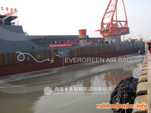 SINOPEC Pipelaying Barge Launching 