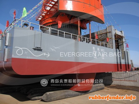 SINOPEC Pipelaying Barge Launching 